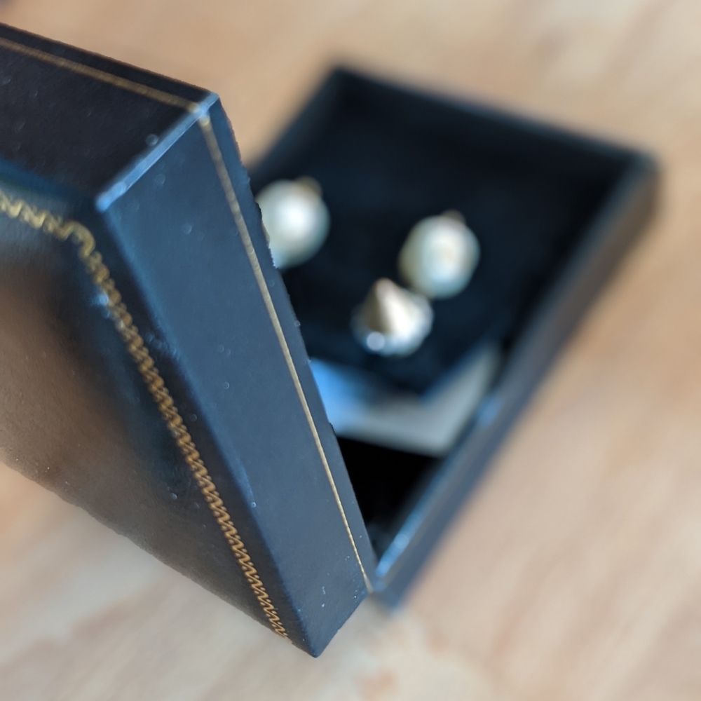 GUCCI pearl w logo inverted stud gold drop earrings - Picture 8 of 10
